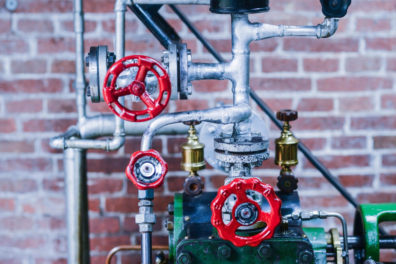 The Science of Luxury: How High-Rise Condos Deliver Premium Water Pressure to the Top Floor